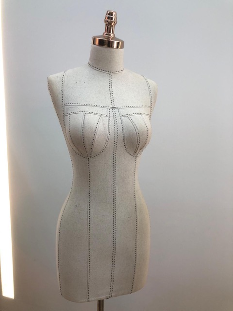 Mannequin de couture avec lignes de couture